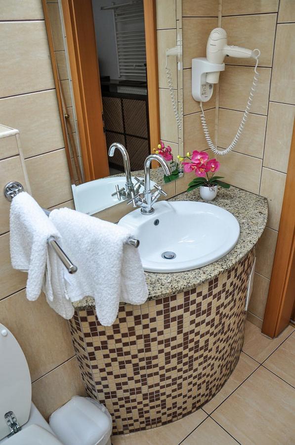 Pensiunea Casa Alba Ghimbav エクステリア 写真