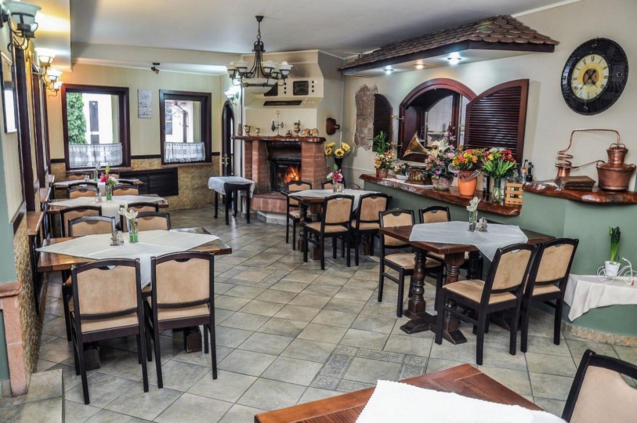 Pensiunea Casa Alba Ghimbav エクステリア 写真